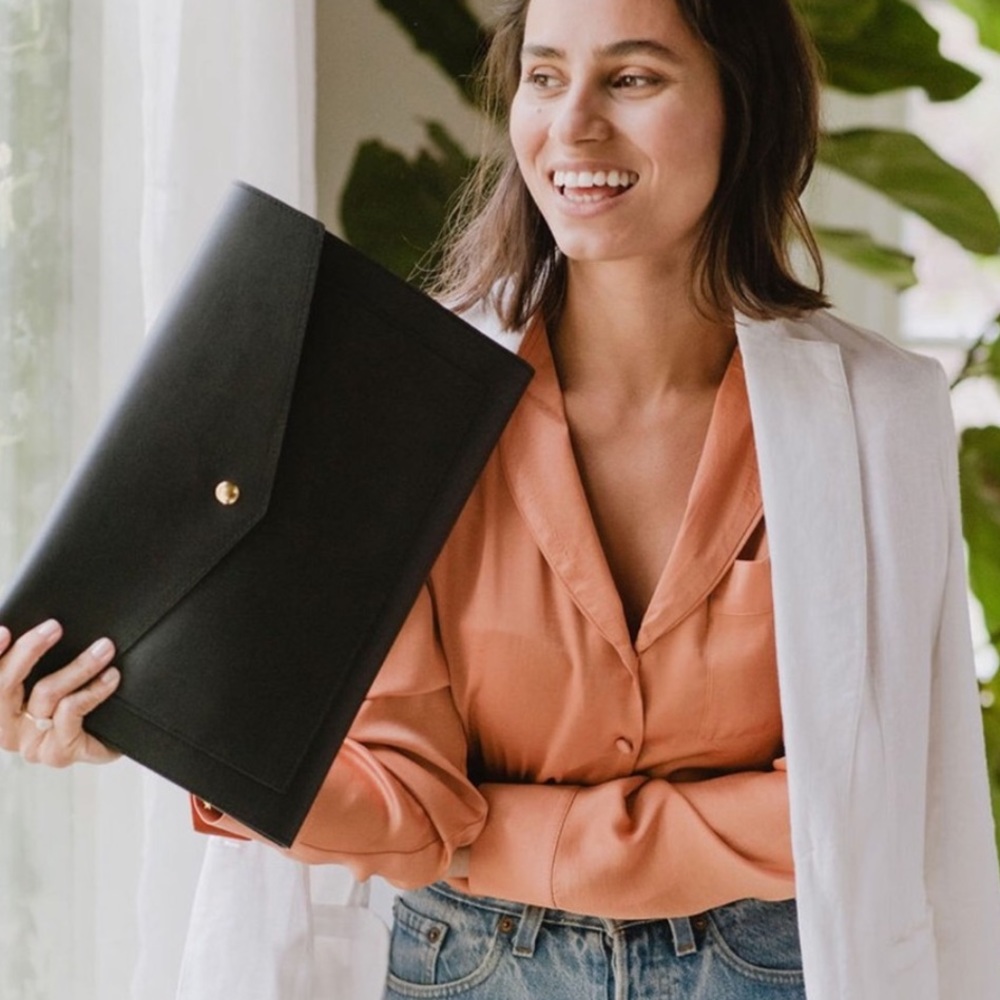 Megan Portfolio Clutch- Black (causebox)